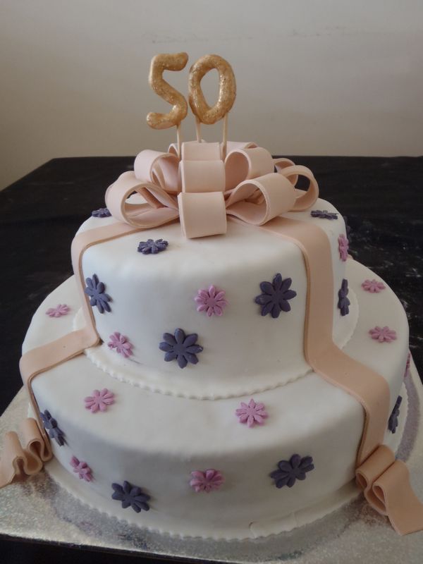 עוגת מתנה 50 ליום הולדת